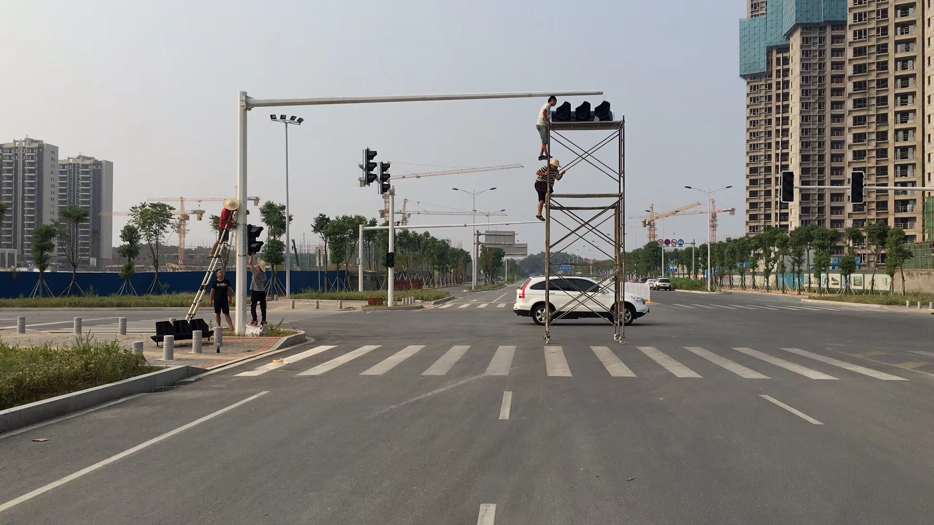 岳阳体育中心分水垄十字路口红绿灯电警项目